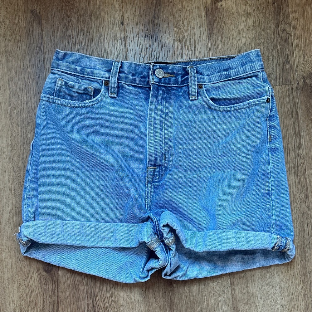 BDG Mom‎ High-Rise Roll Up Shorts in Medium Light Wash